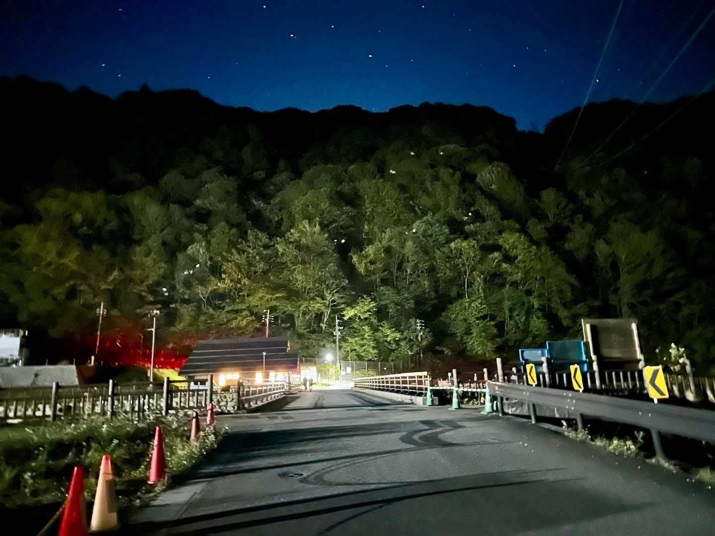 点々と鍋平からのヘッデンがクッキリ💡