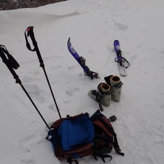 長靴→スキーに履き替え，所要時間10分