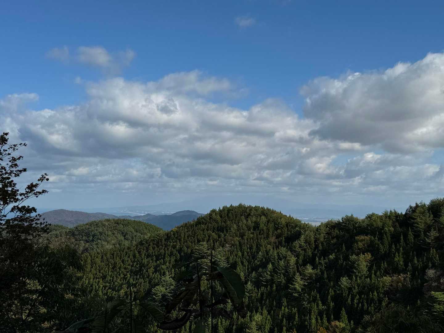 うっすらと鳥海山の裾野だけ見えてました。
雲がなければバッチリ見えるようです。