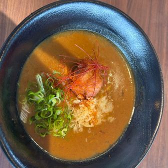 いつもの御在所ロープウェイ🚡駅のレストランで😋
今日はカレーラーメン🍛🍜
少し身体が冷えていたので美味しい🤤