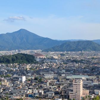 長泉寺山の山頂にも展望台
見晴らし良好です🙌
左は日野山、右のこんもりした山は村国山、左手前は王山古墳群
次回出張前後い行く候補の山々🤣

これから小浜市に移動します🫡

最後までご覧いただきありがとうございます🙇