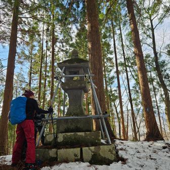 ここは六十里街道だったそうで当時の常夜灯