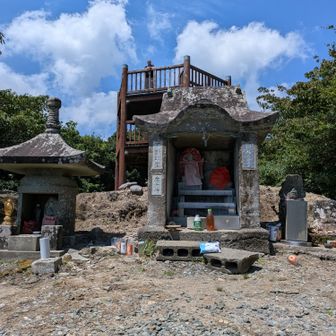 金光寺の不動明王・萬歳寺の弁財天が一緒に祀られている石の祠だそう
