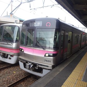 平安通→田県神社前
乗ってきた車両（右側）は名古屋地下鉄の所有。
左側は名鉄の車両。
