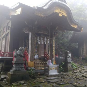 加波山神社到着。まだ誰とも会ってない。この先も筑波山まで誰とも会わなかった。