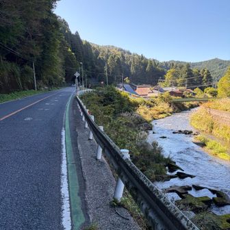 バスを降りて来た道を少し戻ります。