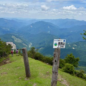 大山Tシャツを着て登ってたら「お揃いやー」って声かけられた。「ホンマやー」で終わってしまった。もう少し会話して仲良くなれば良かった。残念←下心あったんかーい（笑）