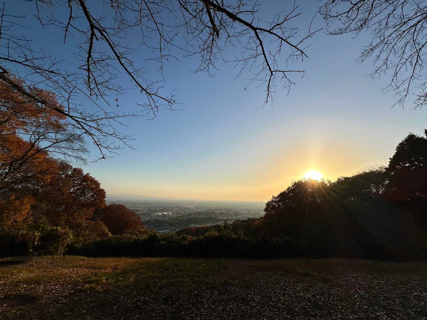 今朝はブラックスタートで一番乗り🥾✨
続々とハイカーやお散歩の方が🚶‍♂️🦮🚶‍♀️