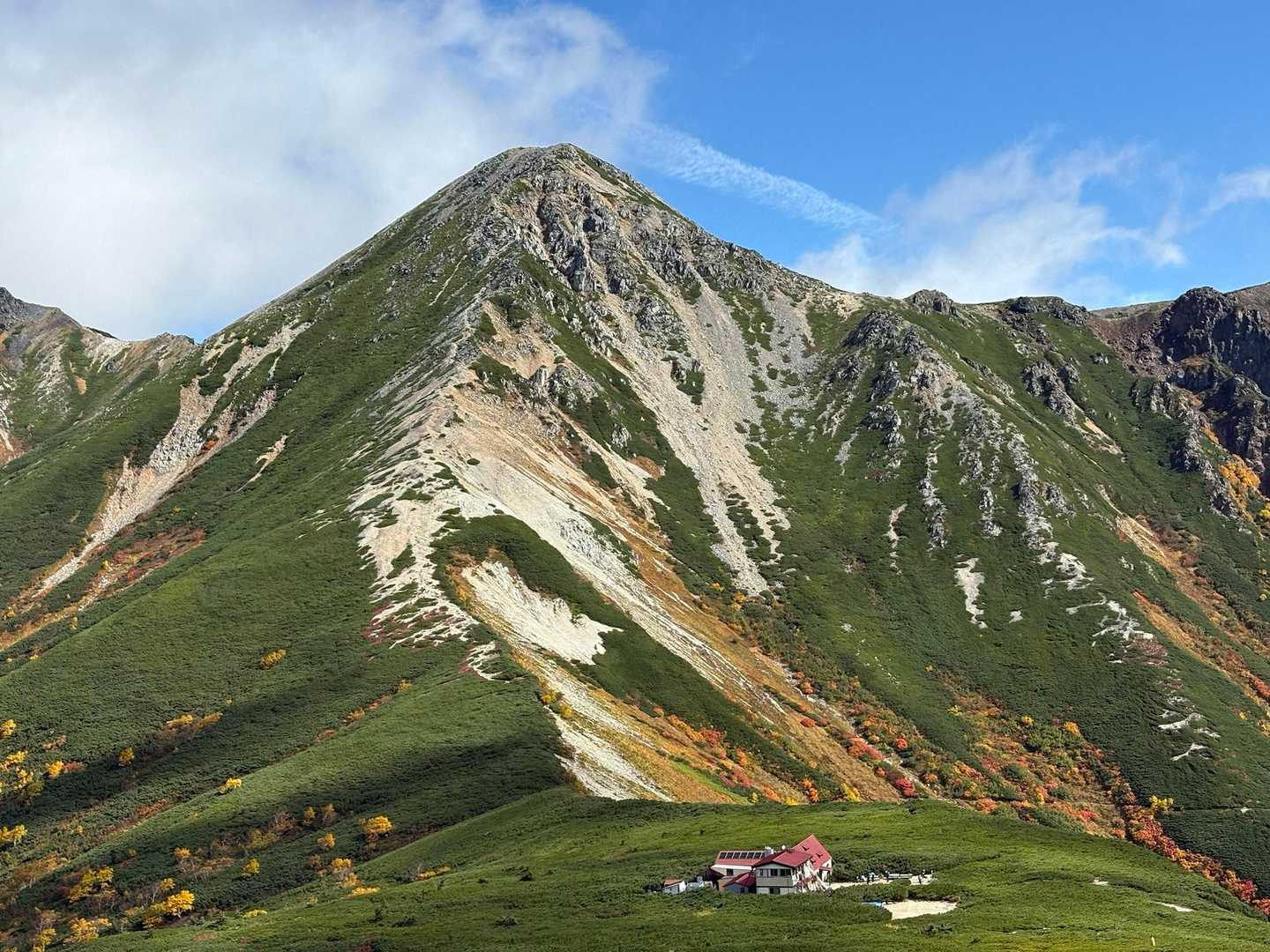 見たかった鷲羽バックの三俣山荘ーーーー！