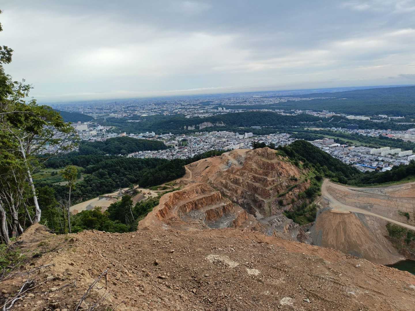 見晴台
いつの間にかYAMAP上で
無くなっていた硬石山東峰ピーク
