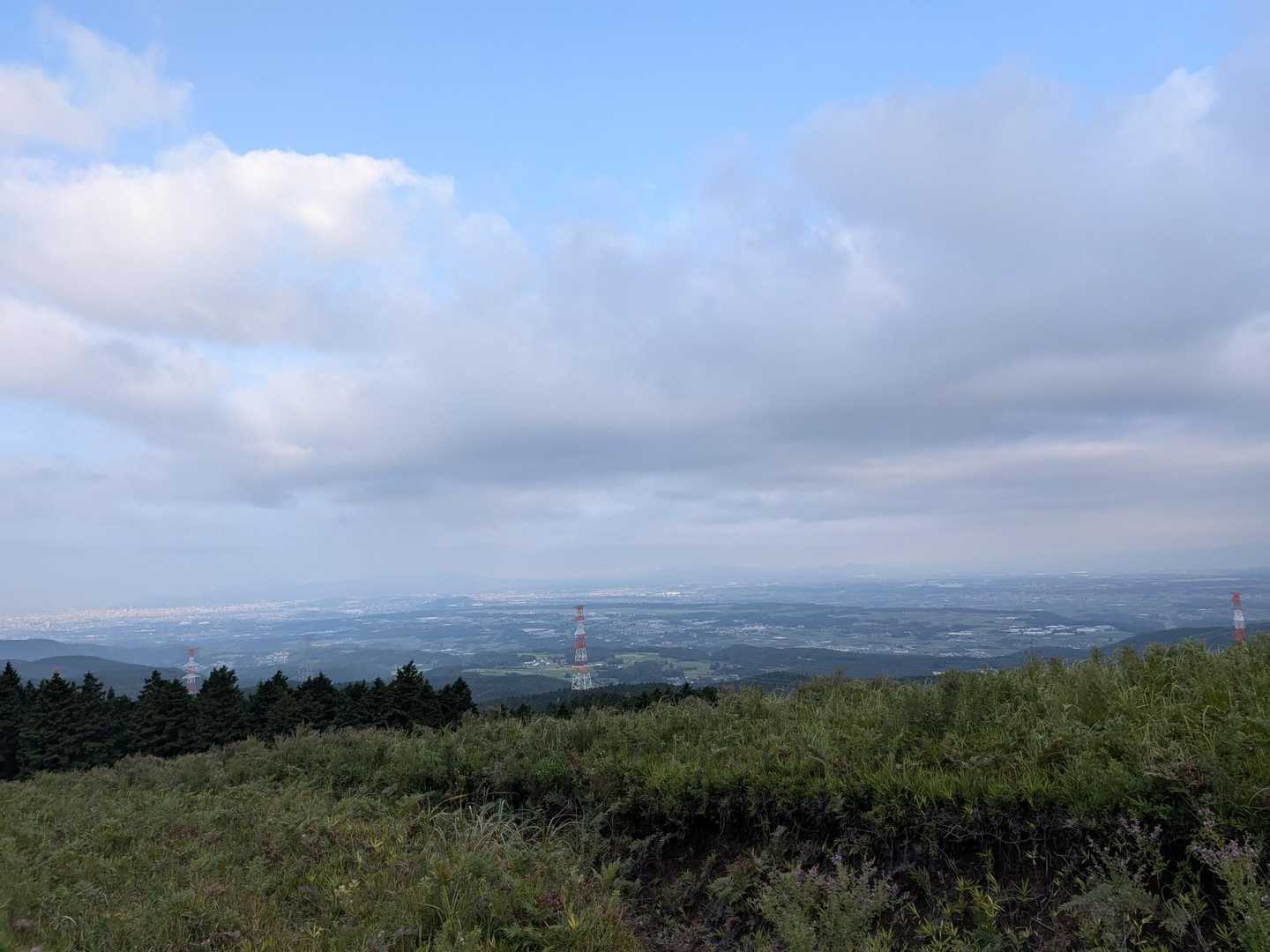 こちら側はちょっと青空見えてる