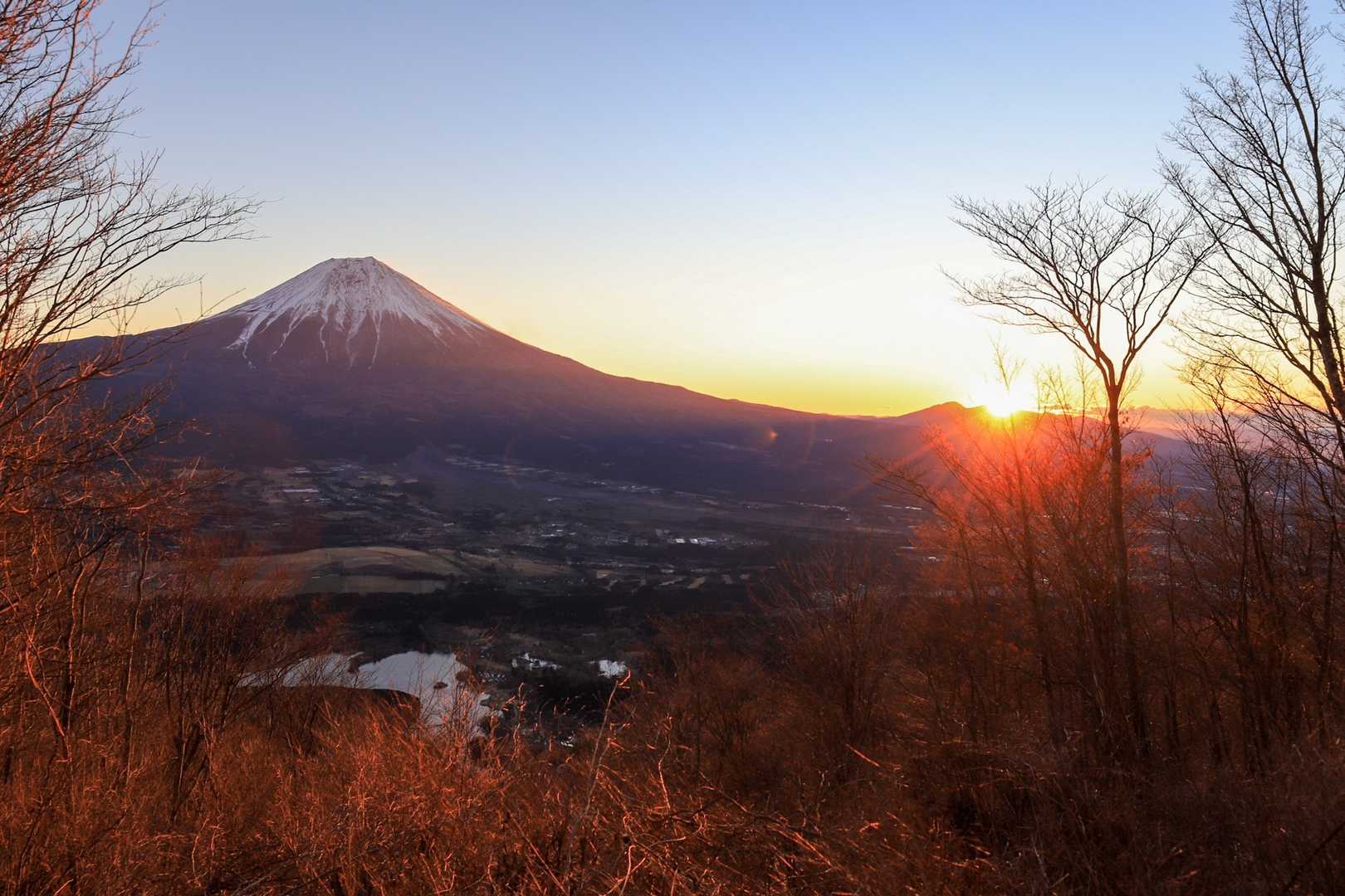 明けましておめでとうございます！
愛鷹山あたりから出てきてるかな？