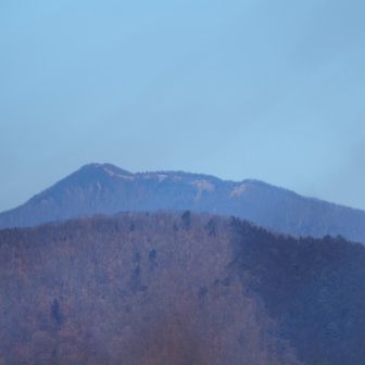 雲取山　遠いけどズームで何とか見える？