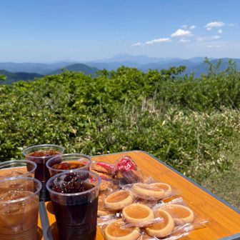 山カフェ・俺🩷

大山（弥山）をバックに、『かぷまる』さんが撮影♪♪