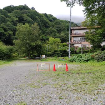 御座石鉱泉は休業中って書いてました。