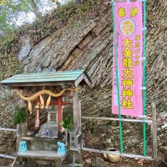 山伏さんが法螺貝を吹いてお参りしてみえました