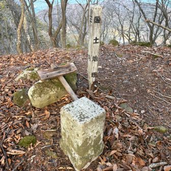 とーちょー
山頂看板読めない