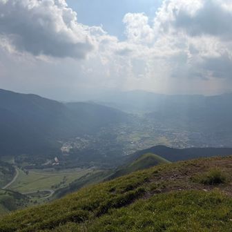 青年から写真のおねだりといろいろ話かけられたけど、
ちうごく語はナンパオと眠眠打破しかわからん😤😂とりあえずYES YESでなんとかしのいだ👍ﾀｶｽｸﾘﾆｯｸ😁
さぁ、マンさんを適当に交わして
そろそろけーるかね🤣
