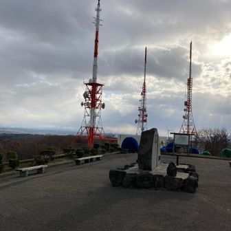 こちらにテレビ塔3基