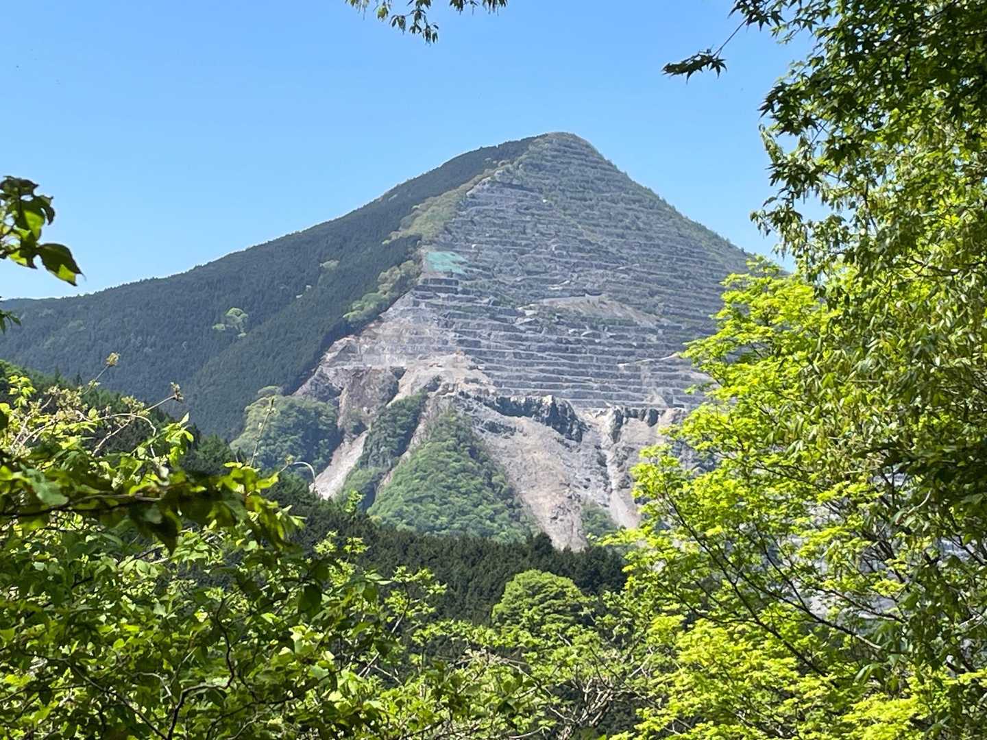 武甲山どーん！
ピラミッドのようです