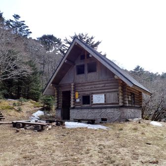 狼平の雪はありませんが階段の所はチェーン⛓️スパイク必要ですがその他はとくに必要ありませんでした
