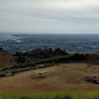 今日ものどかな笛吹段公園。バイカーが休憩していた