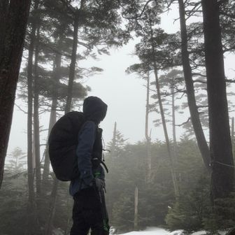 雪山用のポールが寿命を迎えて今回新調しました

雪山のキラキラ絶景はなかったけど、歩けて良かったし目的達成できて満足です🫶