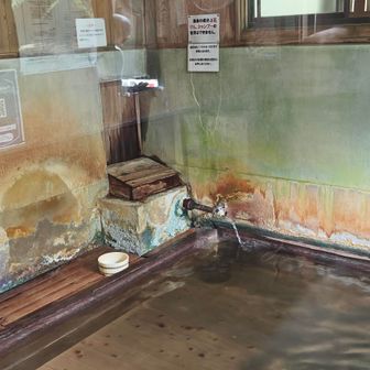 下山後、登山口の塚原温泉に
酸性度2位おしいｗ
目に入ると痛い凄まじい酸性度飲むとレモン味