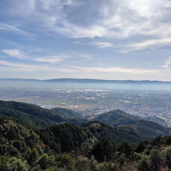 東西約30kmにわたって連なる
耳納連山