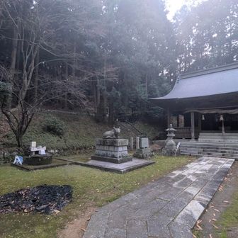 最初取り忘れていたピークへ
最後に立ち寄る

よりによって山頂がお宮じゃないやつやん