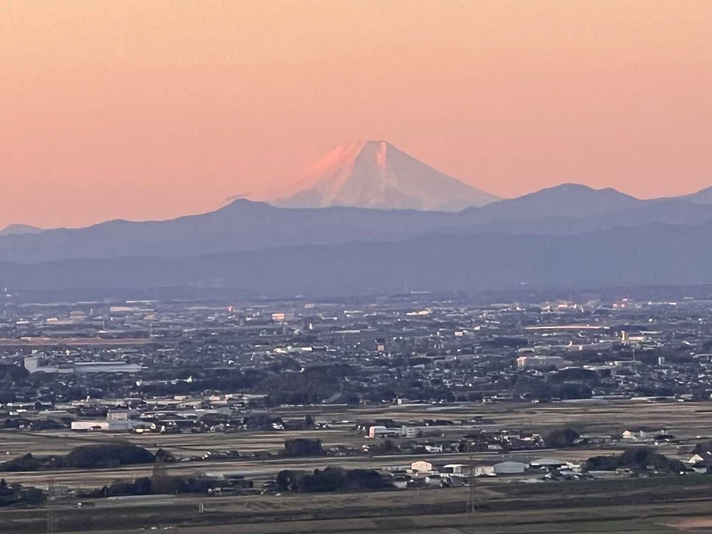 少し時間が経つと赤富士に✨
