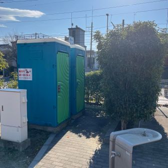 仮設トイレ🚽と水道🚰あり