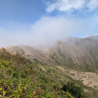 山頂方面ガスってきた