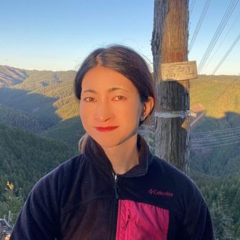 高戸山山頂に到着しました。バックは八溝山。