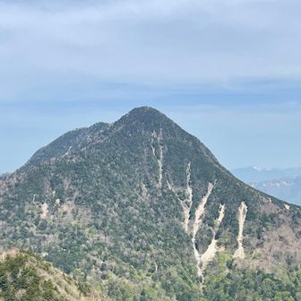 これから行く皇海山
谷川連峰や巻機山も見えた