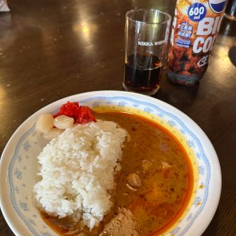 赤岳鉱泉に戻りランチ
マレーシアカレー🍛
美味しかったです✨
タケシさんのコーラも分けていただきました😊