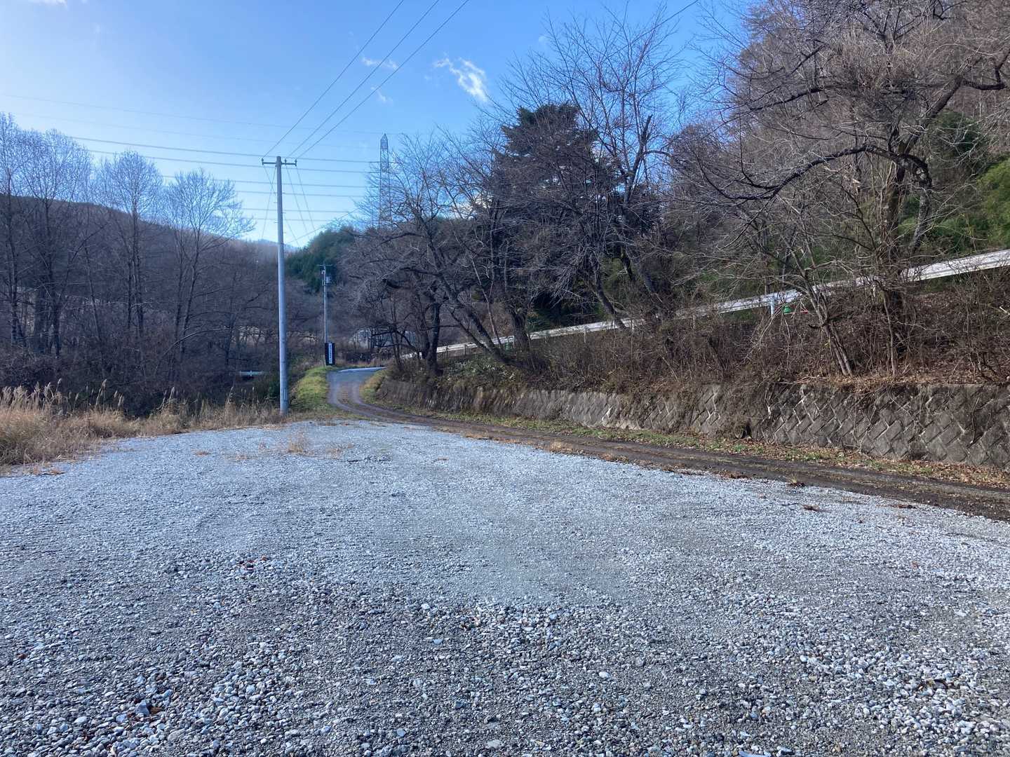 🚙野手上山登山口駐車場？から
