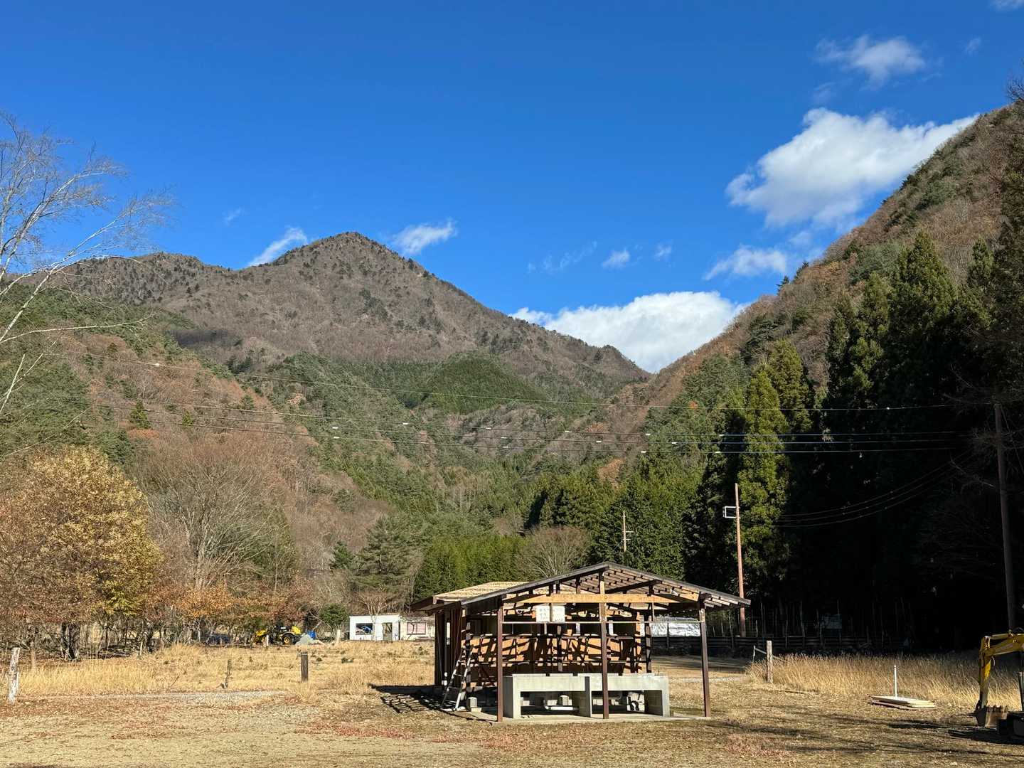 登山口にゴーーール♬
バックにはラストピークの雪頭ケ岳♪