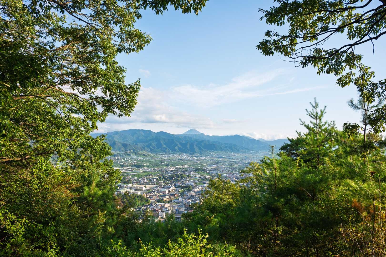 あっという間に山頂到着
写真撮り忘れたけど
山頂に第三休憩所あり