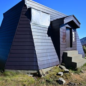 清水峠白崩避難小屋