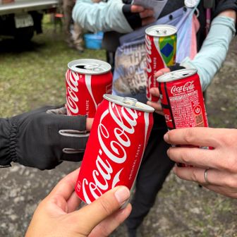 下山してまたコーラで乾杯