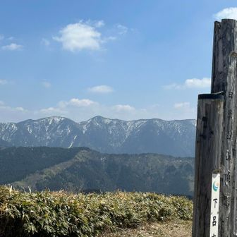 凹みの右側が小秀山⛰️とか
行きたいなぁ､､､カモシカ渡り