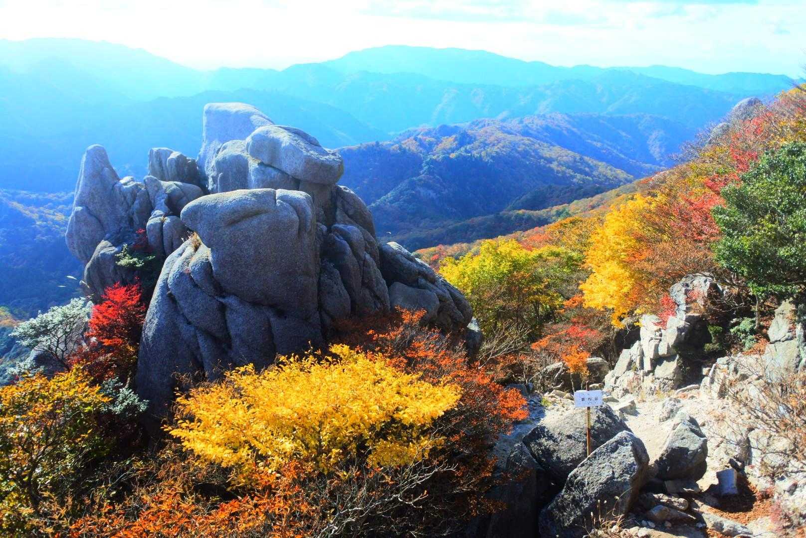 重ね岩