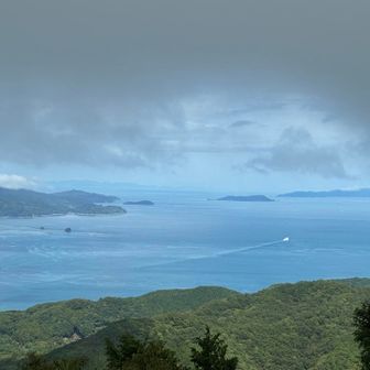 塔の尾
今日は空気が澄んでいて、
右に佐田岬
左奥、遠くに山口県の山々が見えました。😊