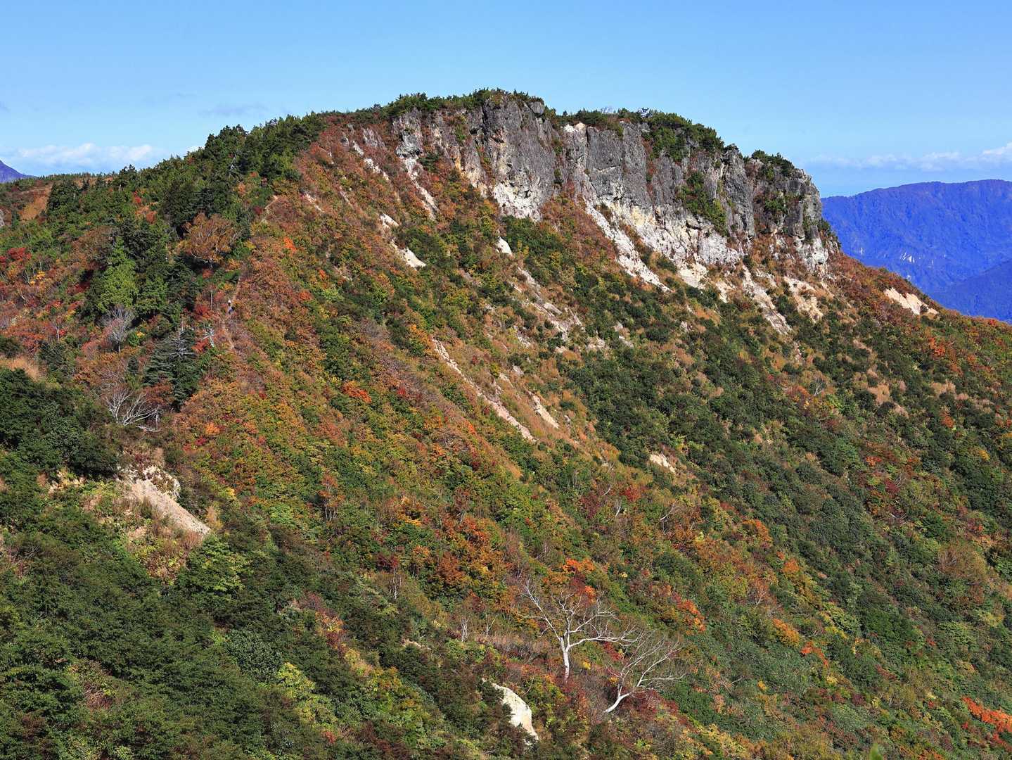 あまりにも眺望が良いのでキョロキョロしちゃう😆
特に三方岩岳が素晴らし過ぎて何枚も撮ってしまった。レポにアップする写真を絞り込むのが大変でした。