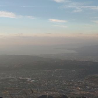 秦野市街 向こうは海