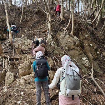 岩場では順序良くね