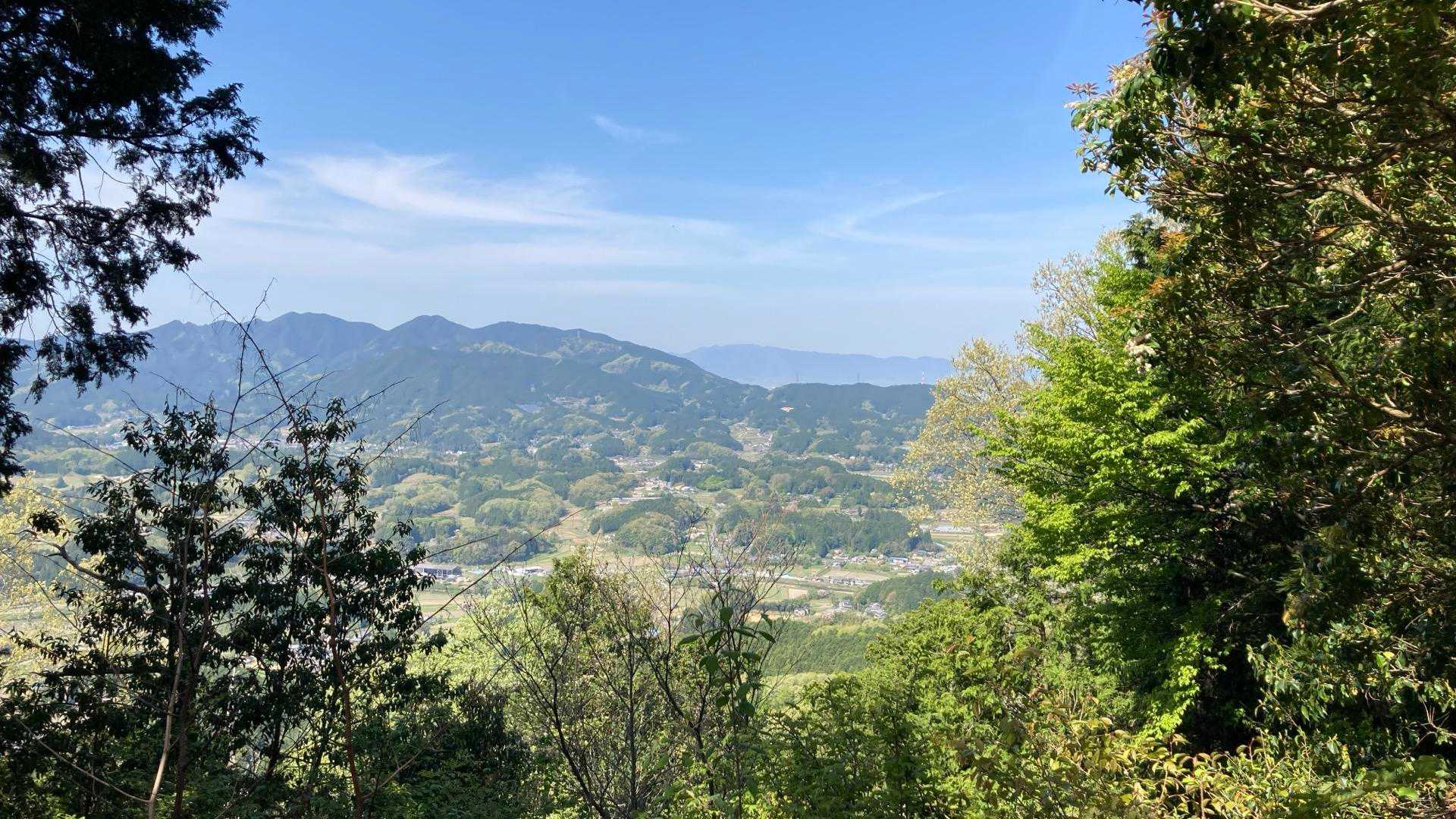 遠くに葛城山