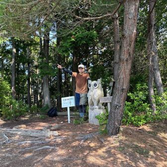 
大黒山 展望台 にて

ヒロポン と フクロウ🦉 （遠まきで）
