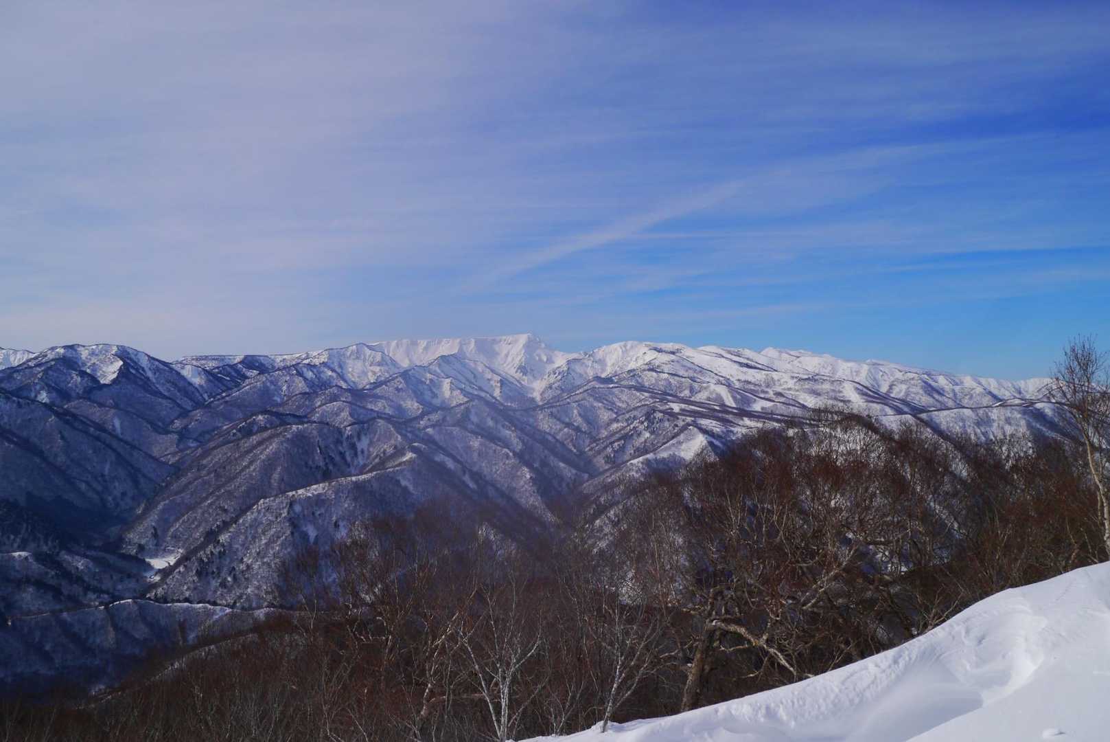 苗場山ハッキリ見えました。昨年秋に行けたので、感慨深い。